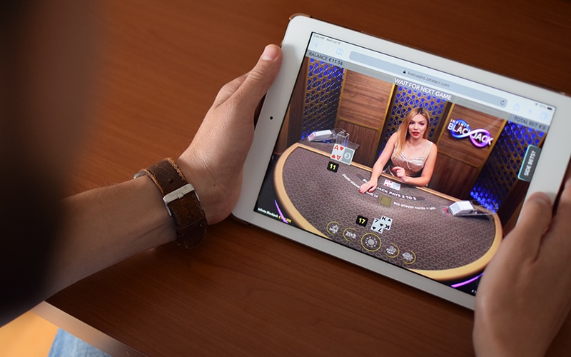 Playing Infinite Blackjack on iPad